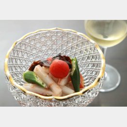 合う酒＝白ワイン（Ｃ）日刊ゲンダイ