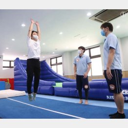 しっかりジャンプできること（Ｃ）日刊ゲンダイ