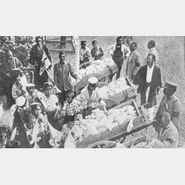 東京の米騒動に対し、東京府では8月15日から白米の巡回廉売を行った＝1918（大正7）年ごろ（Ｃ）共同通信社