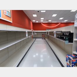 棚から物が消えた（Ｃ）日刊ゲンダイ