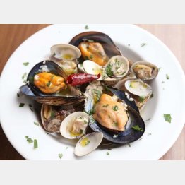 合う酒＝ビール、白ワイン、ハイボール（Ｃ）日刊ゲンダイ