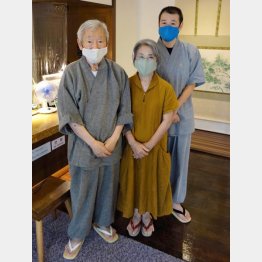 旅館を切り盛りする澤功さん（左）一家（Ｃ）日刊ゲンダイ