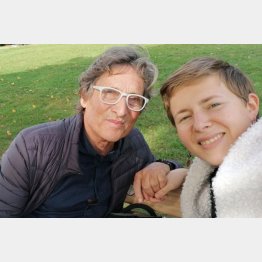 ユリア・シュトラウスさん（右）とベルント・ハッセンバンクさん（ツイッターから）