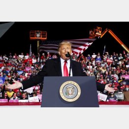 トランプ米大統領の遊説先では万単位の支持者が集まる（Ｃ）ロイター