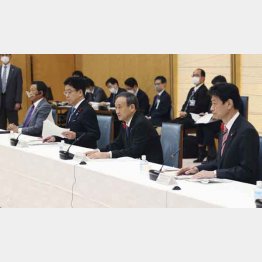 コロナ対策よりデジタル推進を優先（経済財政諮問会議であいさつする菅首相＝央）／（Ｃ）共同通信社