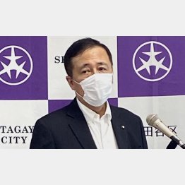 有症者や濃厚接触者に限らない「社会的検査」の意義を実感（15日、保坂世田谷区長の会見）／（Ｃ）日刊ゲンダイ