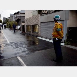 巨大な穴は19日未明に埋められた（東京都調布市）／（Ｃ）日刊ゲンダイ