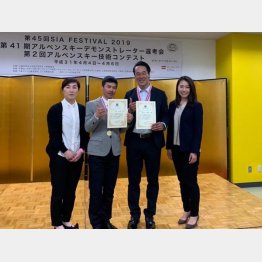 表彰式で（提供写真）