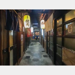 小さな店がぎっしりと（Ｃ）日刊ゲンダイ