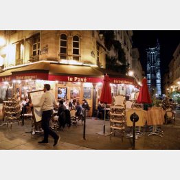 仏パリは再び夜間の外出禁止（Ｃ）ロイター