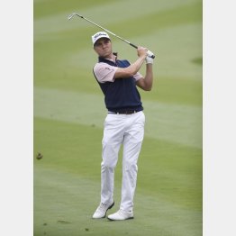 ボールをクリーンに拾うアプローチ（ジャスティン・トーマス）／（Ｃ）ロイター／USA TODAY Sports