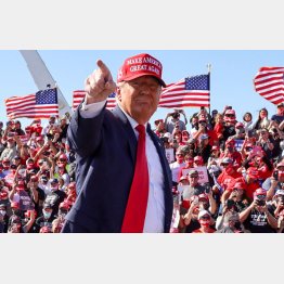 心強い味方が出現？（支持者に応えるトランプ米大統領）／（Ｃ）ロイター