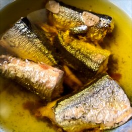 素材がかぶるくらいの油を入れる（Ｃ）yi_layout／PIXTA