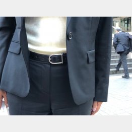 夫の形見のベルトを着けて出廷（撮影・相澤冬樹）