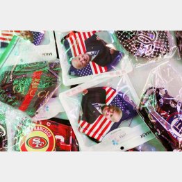 NYでは「バイデンのマスク」売り出し中（Ｃ）ロイター