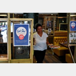 日本はまだ「Go To」推進するの？（イギリスの「外食して支援しよう」は裏目と…）／（Ｃ）ロイター