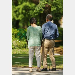 家庭内感染が激増、同居の高齢者に感染リスクが（Ｃ）日刊ゲンダイ