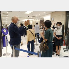 デパートの催事には熱心なファンが多い（伊勢丹 新宿店）／（Ｃ）共同通信社