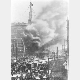 死亡したのは若い女店員だった（日本橋「白木屋」の火事＝昭和7年12月16日）／（Ｃ）共同通信社