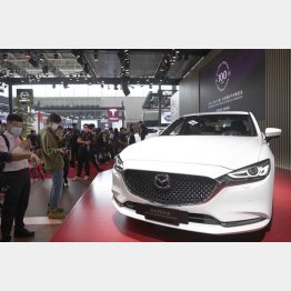 北京国際モーターショーで披露されたマツダの創立１００周年記念の新EV車両（Ｃ）共同通信社