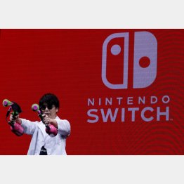 任天堂「スイッチ」（任天堂、「Splatoon（スプラトゥーン）」のプロデューサー野上恒氏）／（Ｃ）ロイター＝共同