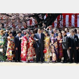 「桜を見る会」とはなんだったのか。安倍政権になってから、私物化に（Ｃ）日刊ゲンダイ