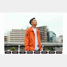 瑛人は母に財布をプレゼント（瑛人 オフィシャルHP から）