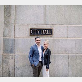 （「スレッスホールズ」のインスタグラムから）