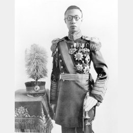 軍礼装の溥儀（Ｃ）共同通信社