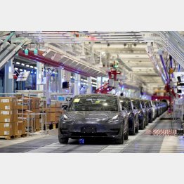 中国・上海の工場で生産された米テスラの「モデル３」／（Ｃ）ロイター＝共同