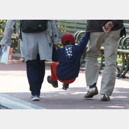 家族の関係は"蜜”に（Ｃ）日刊ゲンダイ