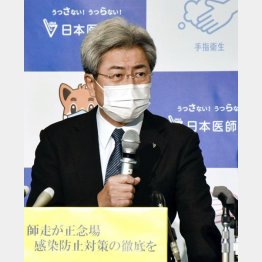 9日、会見する日本医師会の中川俊男会長（Ｃ）日刊ゲンダイ