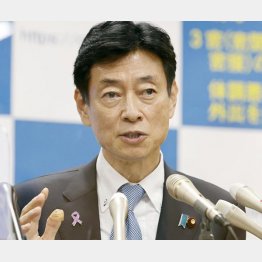 呼び掛けから2週間（西村経済再生相）／（Ｃ）共同通信社