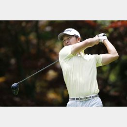 タメが強いダウンスイング（Ｃ）共同通信社