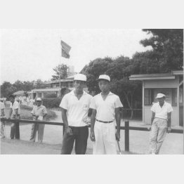 中部銀次郎さん（右）と対戦（提供写真）