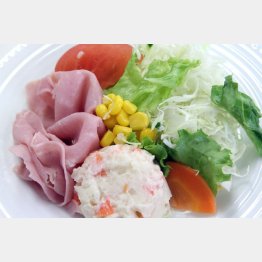 きれいな野菜サラダ、だから安心とはいかない（Ｃ）日刊ゲンダイ