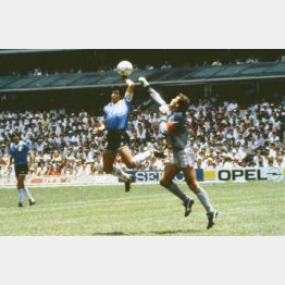 伝説の「神の手」ゴール（Ｃ）Bob Thomas Sports Photography／ゲッティ＝共同