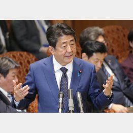 虚偽の答弁を繰り返していた安倍首相（当時／2020年3月撮影）（Ｃ）日刊ゲンダイ