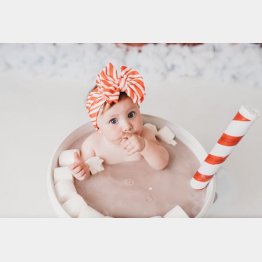 だあ～い好きなココアに浸かって…（ジェシカさんの娘・スカーレットちゃん）/（フェイスブックから）