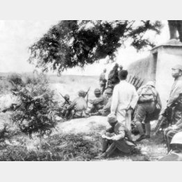 盧溝橋事件　北京近郊の盧溝橋付近で展開する日本軍部隊（1937年7月）／（Ｃ）共同通信社