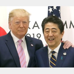 トランプ米大統領と安倍前首相（Ｃ）日刊ゲンダイ