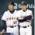 2012年の原監督（右）と岡崎ヘッド（Ｃ）日刊ゲンダイ