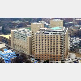 東大病院は、1000床に対して通常の10倍近い950人の医師を抱える（Ｃ）共同通信社