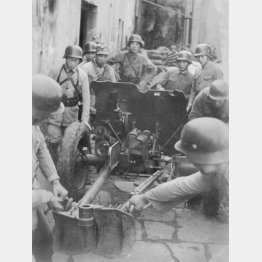 中国軍砲兵隊（昭和12年10月25日、場所不明）／（Ｃ）共同通信社