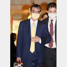 さっそく混乱（ワクチン担当相に就任した河野太郎行革担当相）／（Ｃ）日刊ゲンダイ