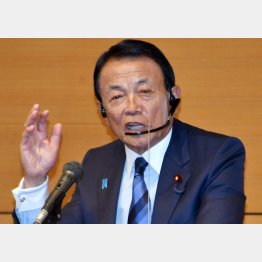 当時「定額給付金」支給を強行したのは他ならぬ麻生財務相（Ｃ）日刊ゲンダイ