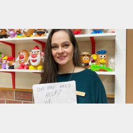 メモ用紙に「助けが必要ですか？」と書いてある（GoFndMeから）