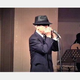 堂々としたハーモニカ演奏（提供写真）