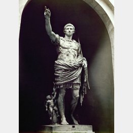 写真①（プリマポルタのオクタウィアヌス）／（Ｃ）Erich Lessing／Album／共同通信イメージズ