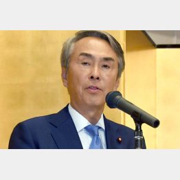 今の日本では陽性反応が出ても3万5000人以上が入院出来ない（自民党の石原伸晃元幹事長）／（Ｃ）日刊ゲンダイ